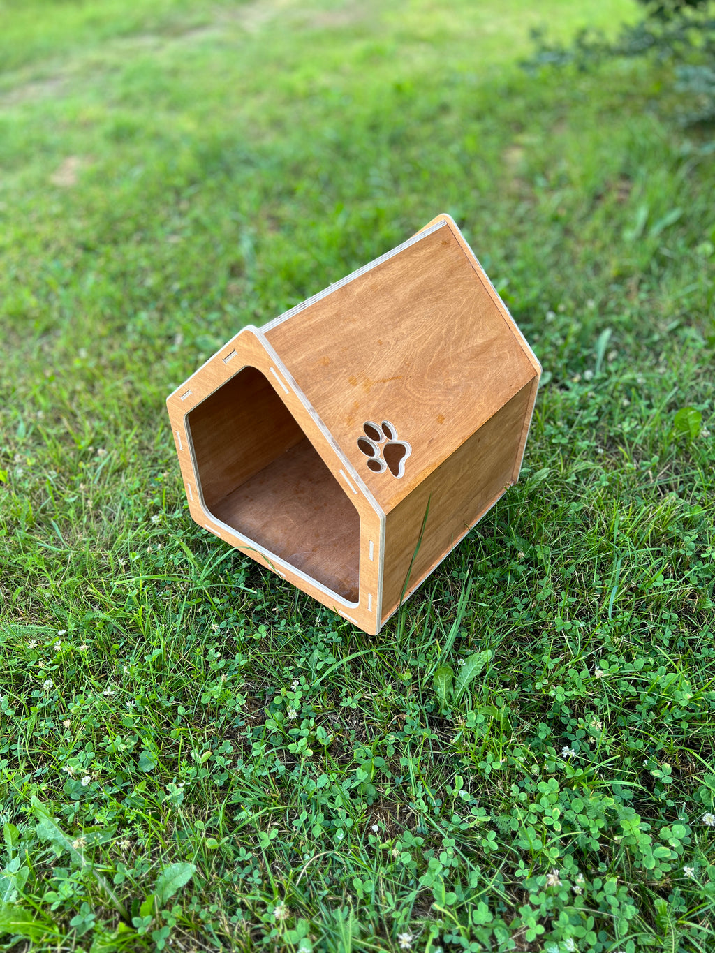 Modern Wooden Dog House Classic Edition | Lignaris