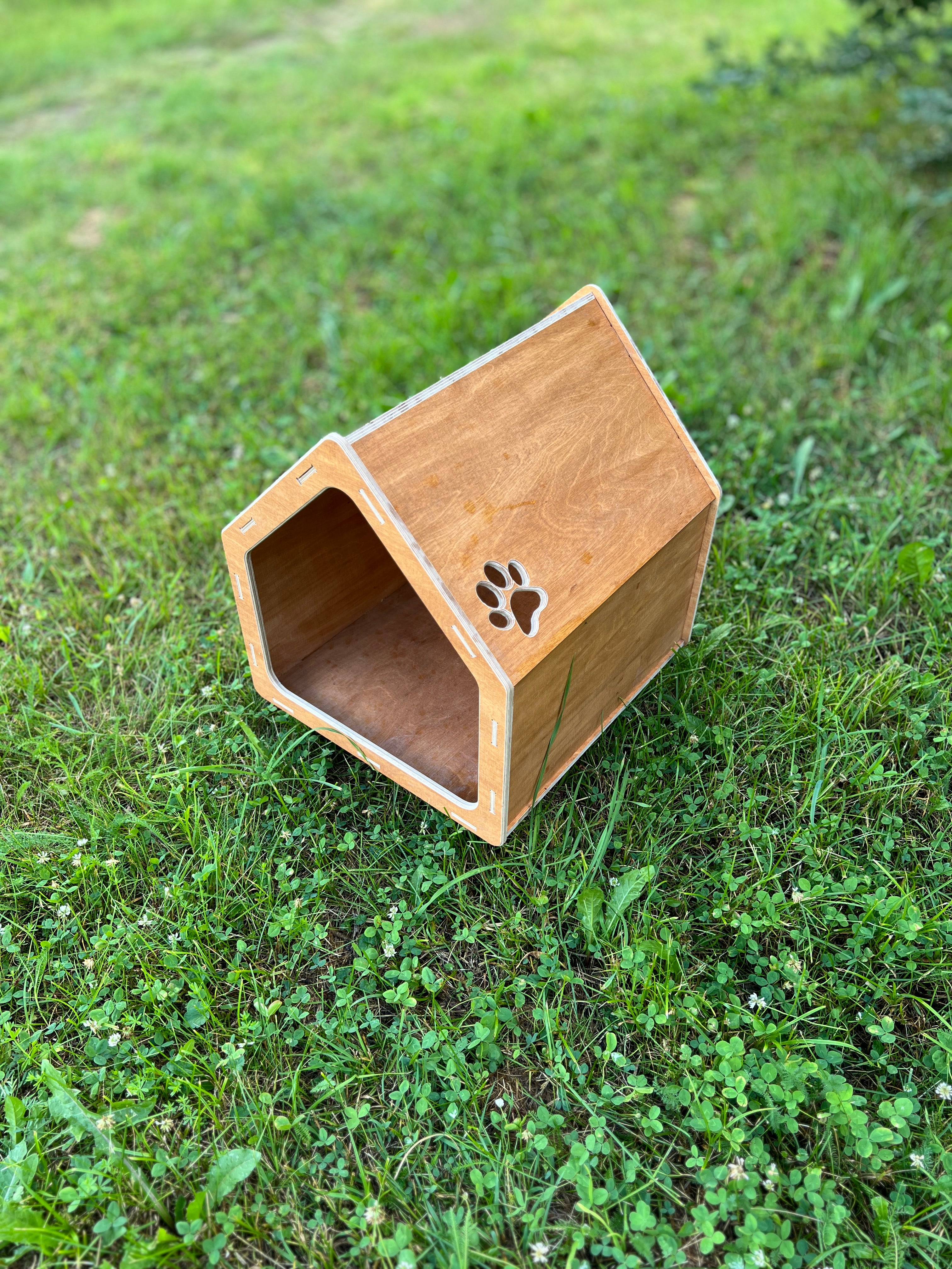 Modern Wooden Dog House Classic Edition | Lignaris