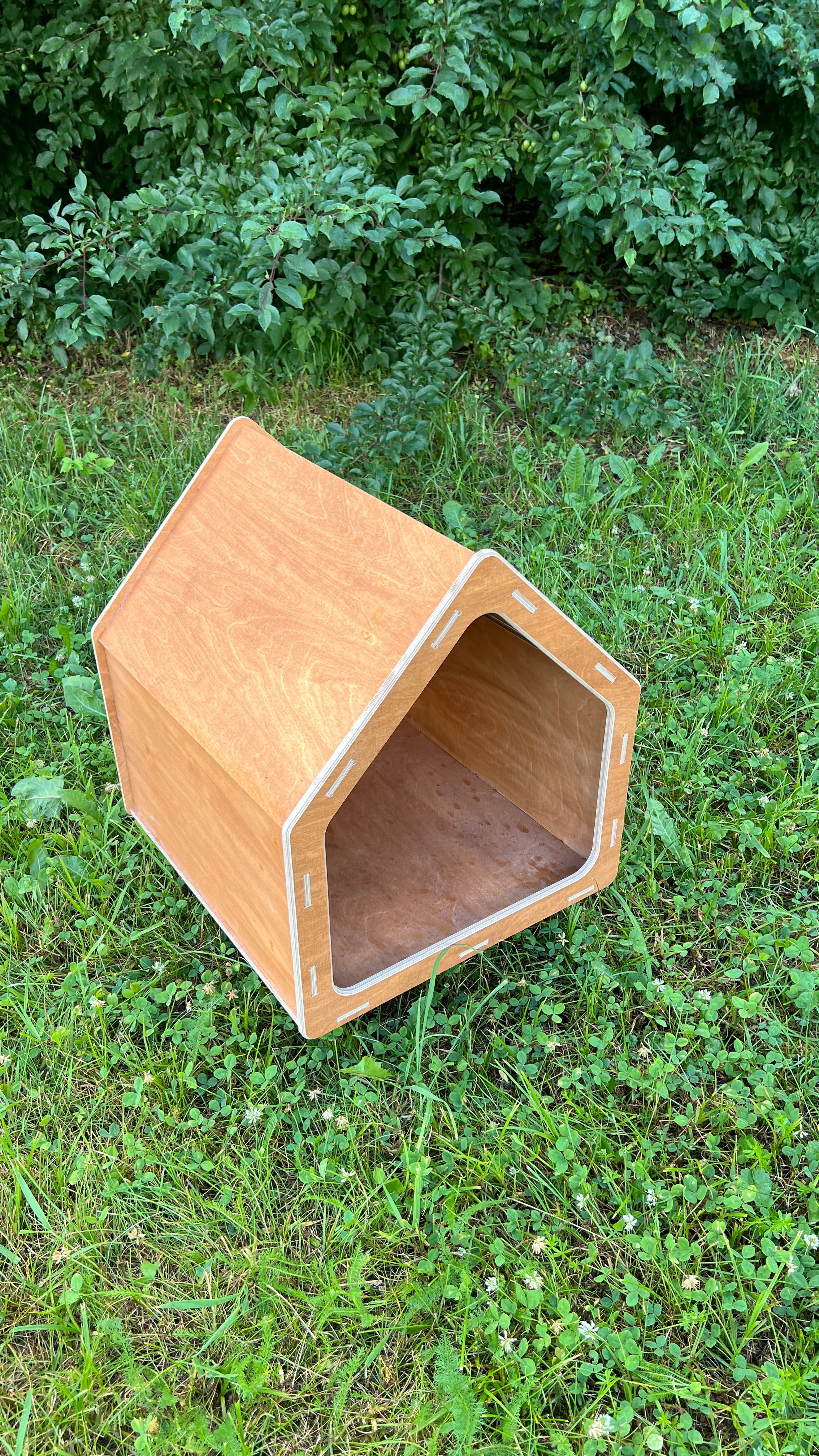 Modern Wooden Dog House Classic Edition | Lignaris