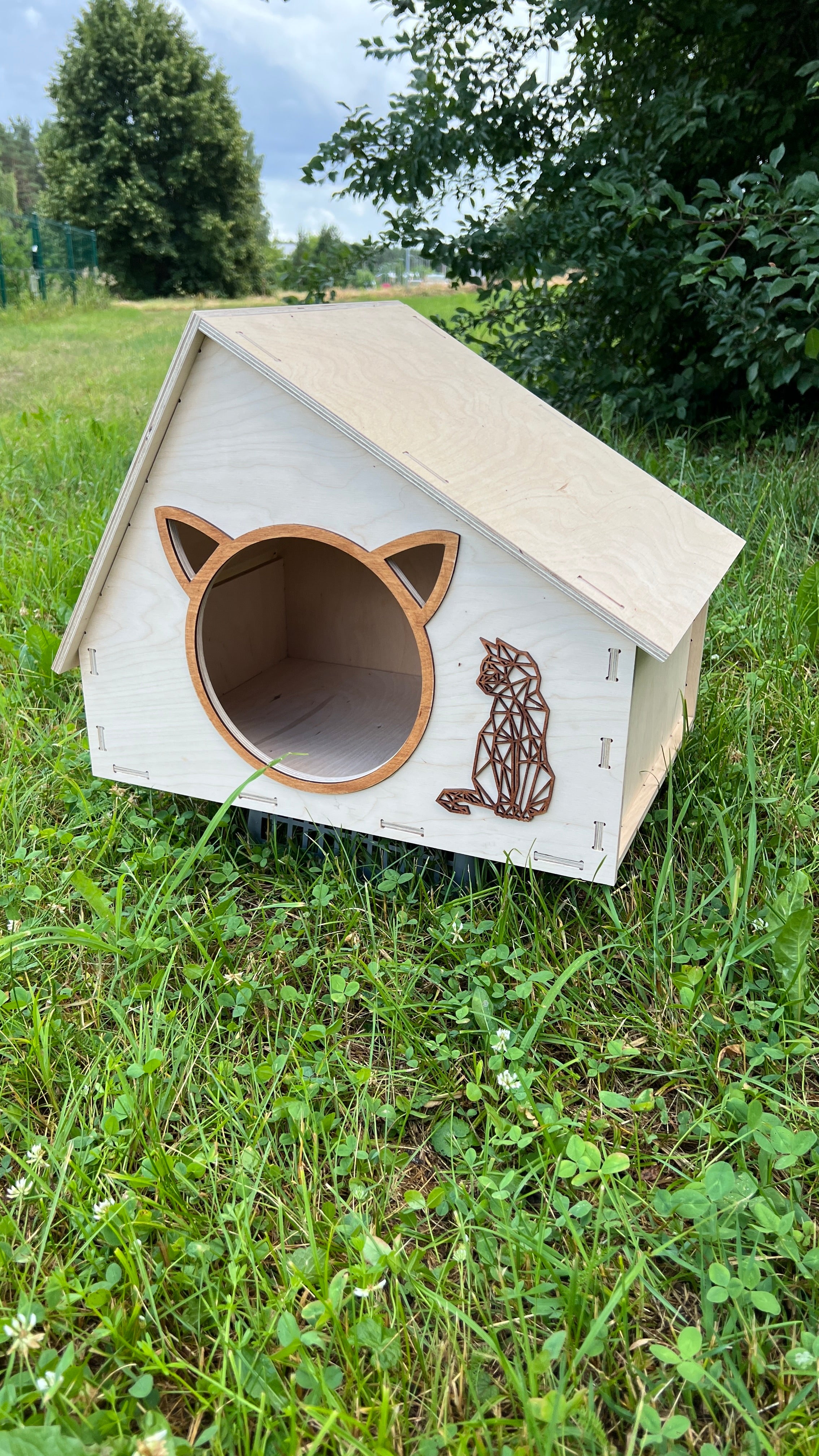 Modern Wooden Cat House | Lignaris